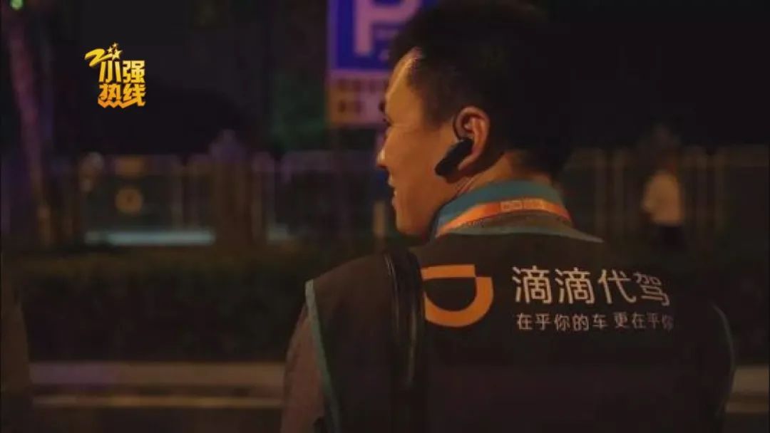 DƬ